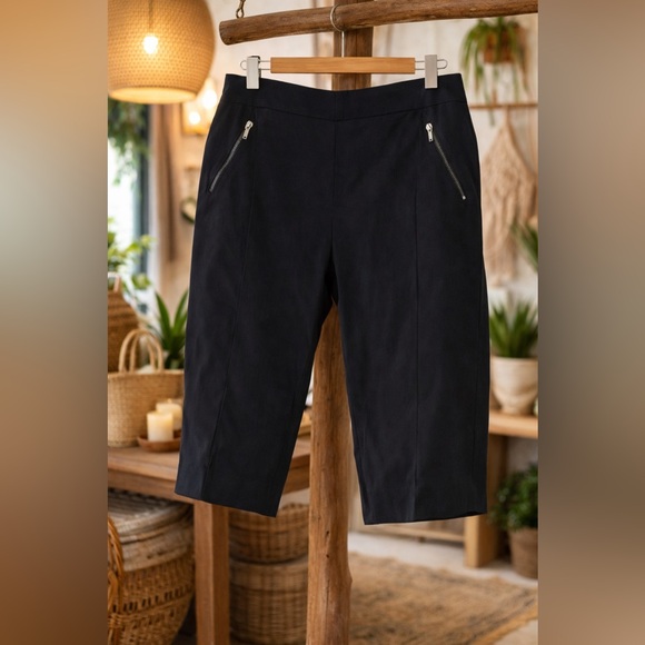 Michel Studio Black Women's Capris with Zipper Pockets Size 18 - Picture 2 of 4